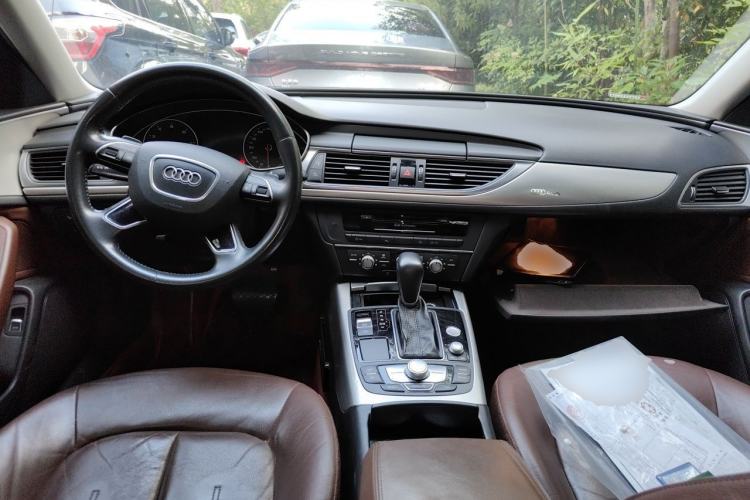 Used Audi A6L 2018 30th Anniversary Edition 35 TFSI Fashion Model Center Console