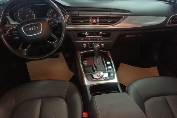 Used Audi A6L 2018 30th Anniversary Edition 35 TFSI Fashion Model Center Console