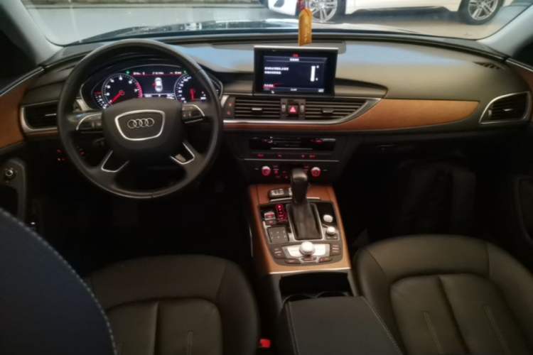 Used Audi A6L 2018 30th Anniversary Edition 30 FSI Style Model Center Console