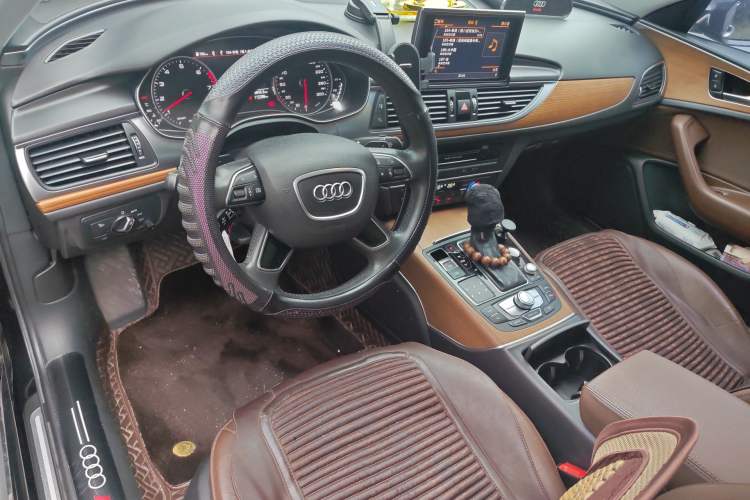 Used Audi A6L 2018 30th Anniversary Edition 30 FSI Style Model Center Console