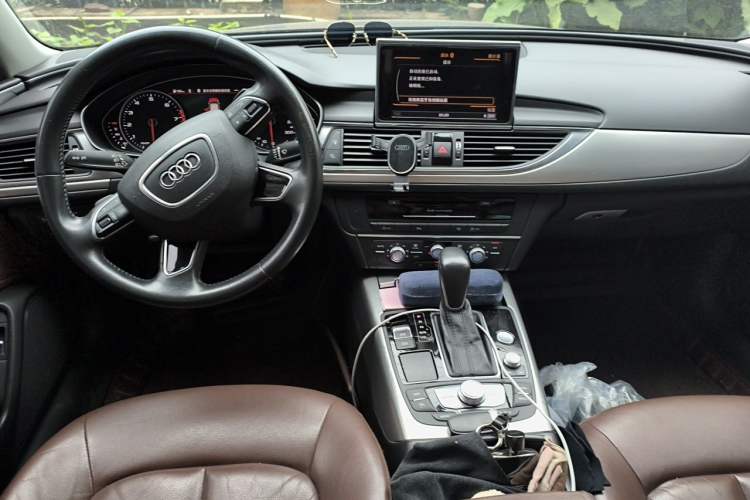 Used Audi A6L 2018 30th Anniversary Edition TFSI Trendy Model Center Console