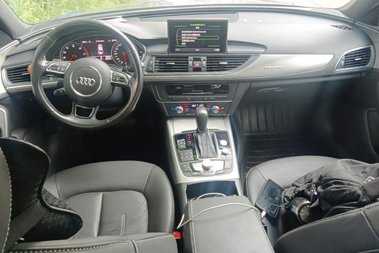 Used Audi A6L 2018 30th Anniversary Edition 45 TFSI quattro Sport model Center Console