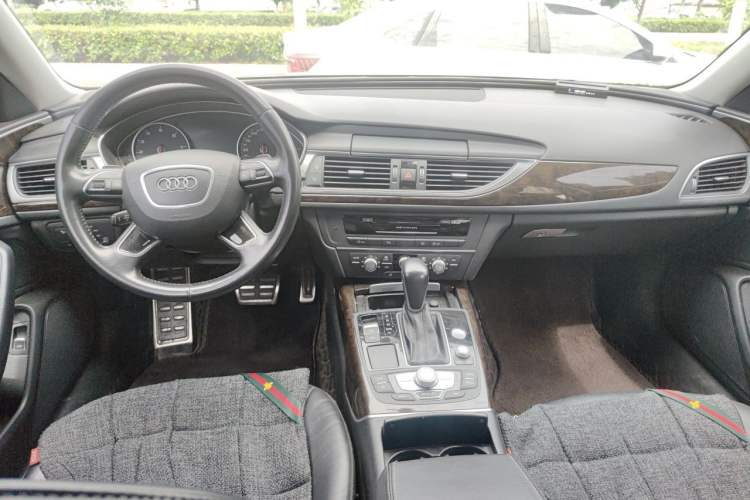 Used Audi A6L 2018 30th Anniversary Edition 35 TFSI Fashion Model Center Console