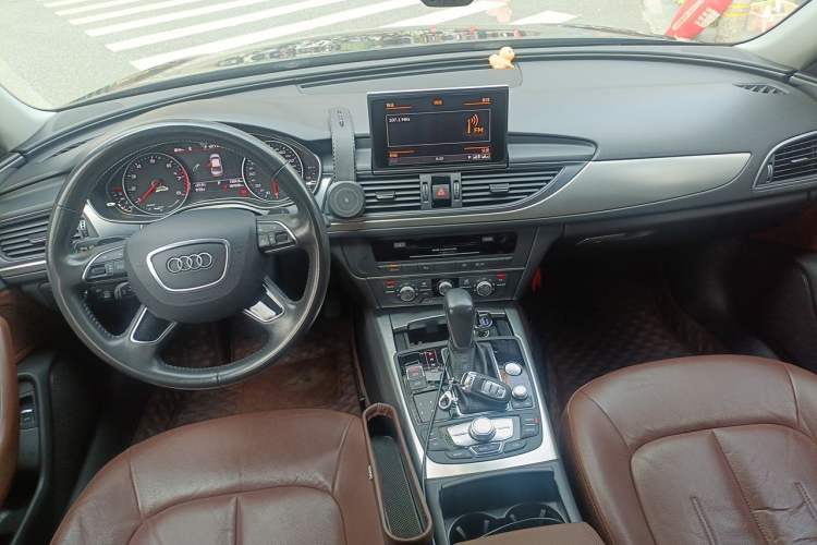 Used Audi A6L 2018 30th Anniversary Edition TFSI Trendy Model Center Console