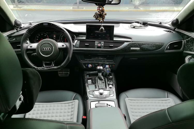 Used Audi A6L 2018 30th Anniversary Edition 45 TFSI quattro Sport model Center Console