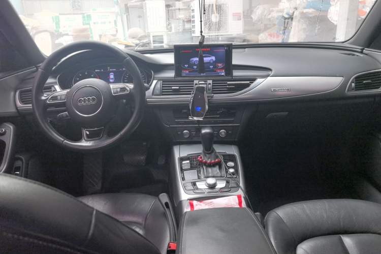 Used Audi A6L 2018 30th Anniversary Edition 45 TFSI quattro Sport model Center Console