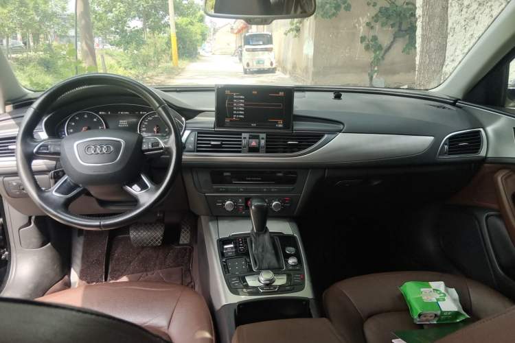 Used Audi A6L 2018 30th Anniversary Edition 35 TFSI Fashion Model Center Console