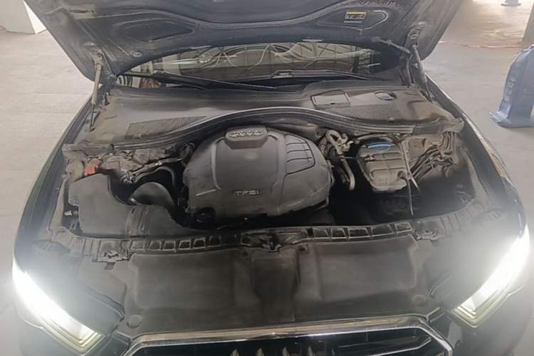 Used Audi A6L 2018 30th Anniversary Edition 35 TFSI Fashion Model Engine Bay