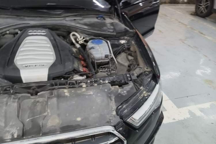 Used Audi A6L 2018 30th Anniversary Edition 30 FSI Style Model Engine Bay Left
