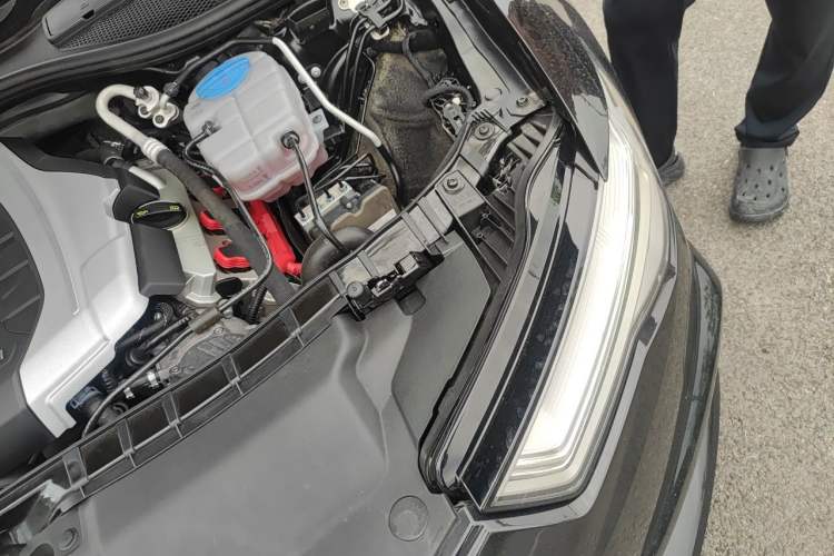 Used Audi A6L 2018 30th Anniversary Edition 45 TFSI quattro Sport model Engine Bay Left