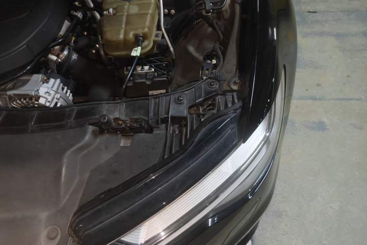 Used Audi A6L 2018 30th Anniversary Edition TFSI Trendy Model Engine Bay Left
