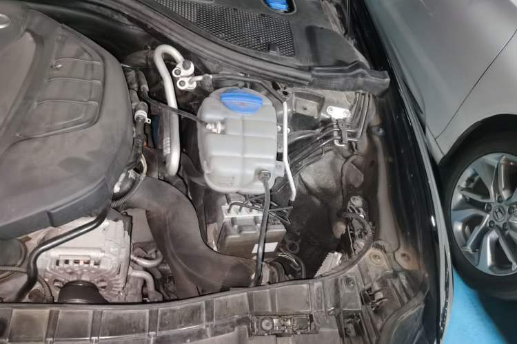 Used Audi A6L 2018 30th Anniversary Edition TFSI Trendy Model Engine Bay Left