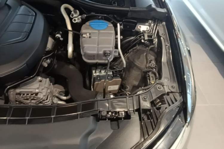Used Audi A6L 2018 30th Anniversary Edition 35 TFSI Fashion Model Engine Bay Left