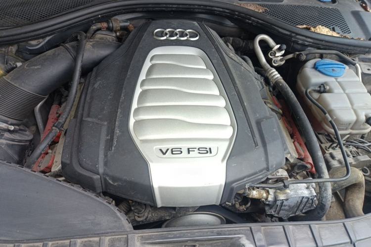 Used Audi A6L 2018 30th Anniversary Edition 30 FSI Style Model Engine Bay
