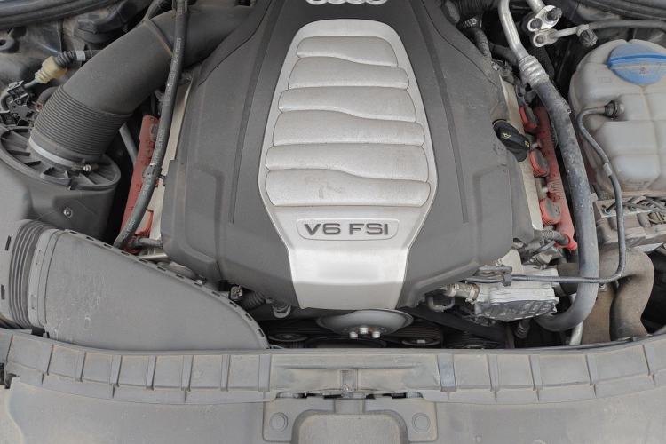Used Audi A6L 2018 30th Anniversary Edition 30 FSI Style Model Engine Bay