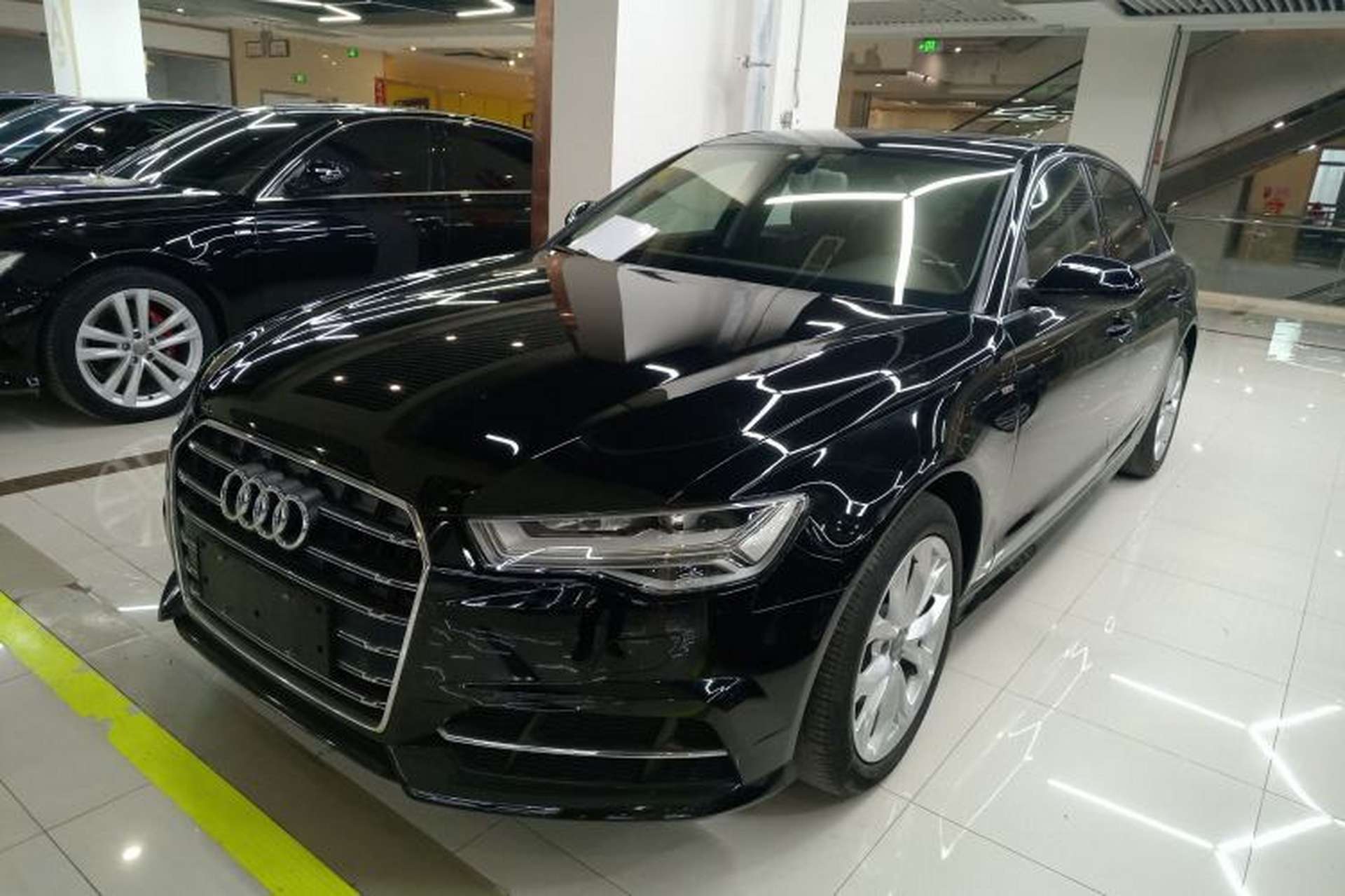 Used Audi A6L 2018 30th Anniversary Edition 35 TFSI Fashion Model Front Left 45 Deg