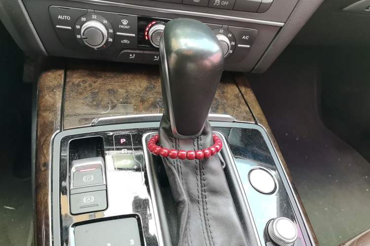 Used Audi A6L 2018 30th Anniversary Edition 35 TFSI Fashion Model Gear Lever