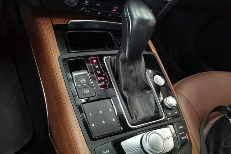 Used Audi A6L 2018 30th Anniversary Edition 30 FSI Style Model Gear Lever