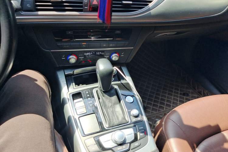 Used Audi A6L 2018 30th Anniversary Edition TFSI Trendy Model Gear Lever