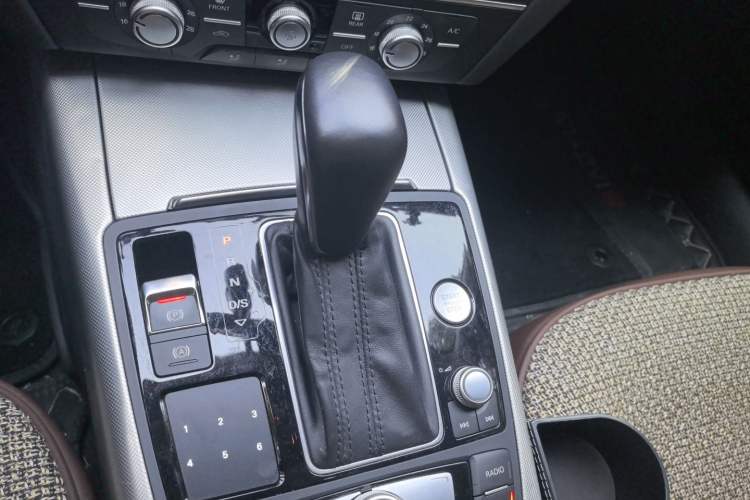 Used Audi A6L 2018 30th Anniversary Edition 35 TFSI Fashion Model Gear Lever