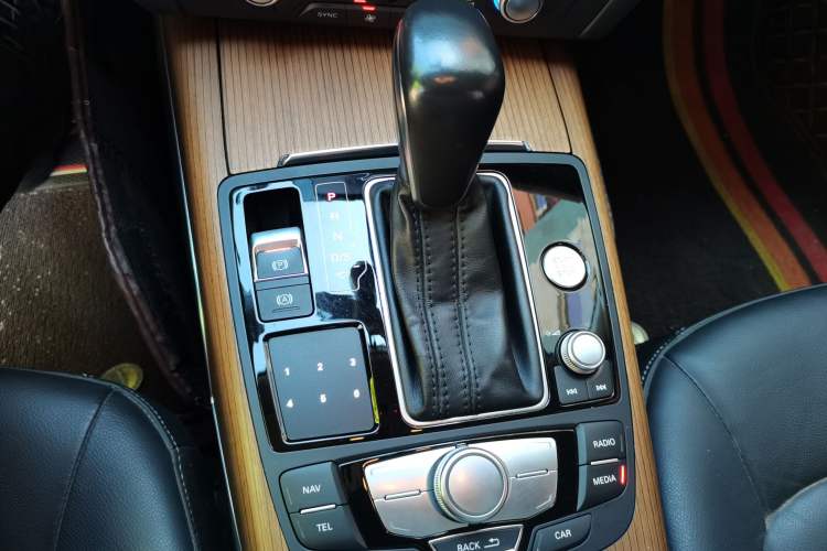Used Audi A6L 2018 30th Anniversary Edition 30 FSI Style Model Gear Lever