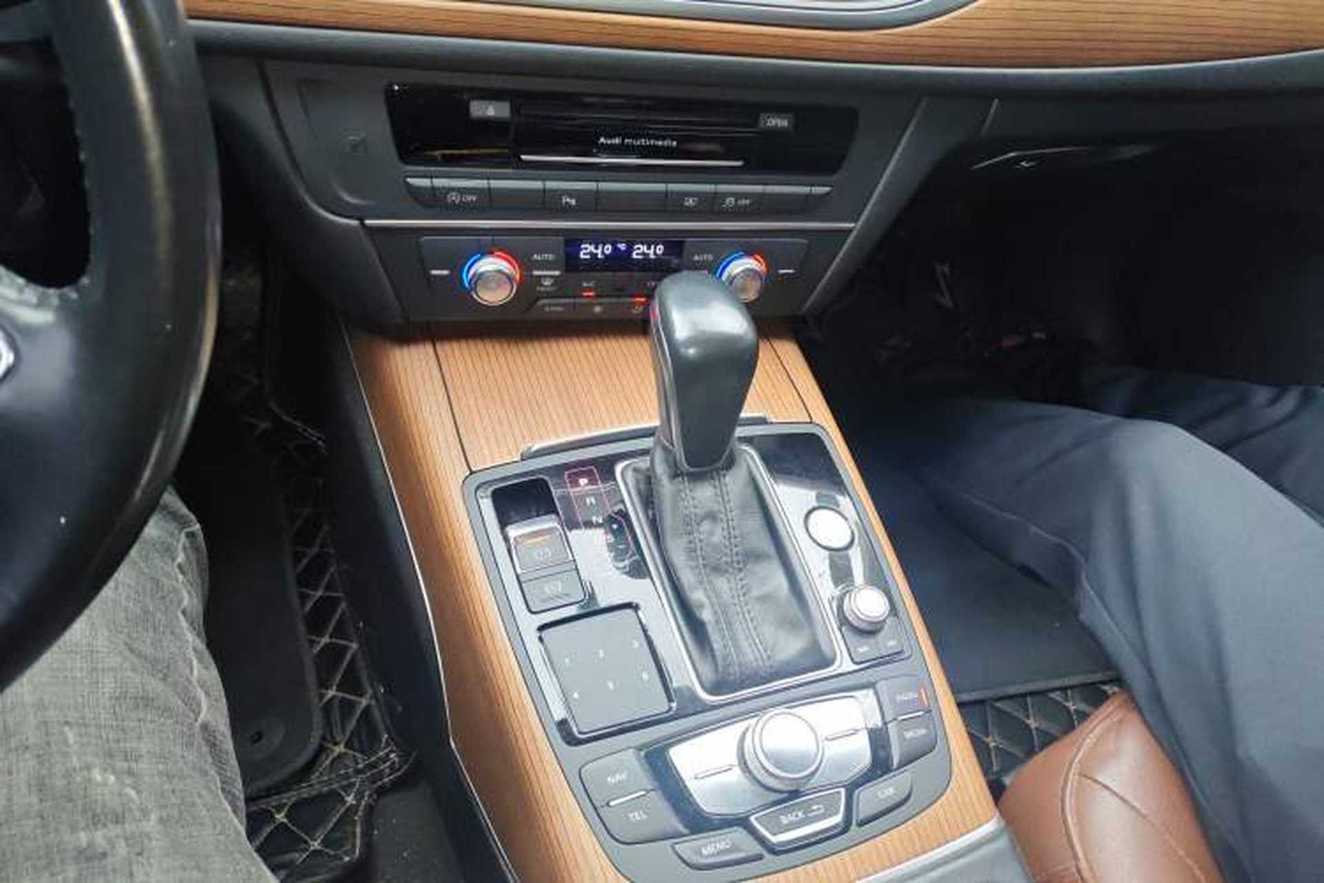 Used Audi A6L 2018 30th Anniversary Edition 30 FSI Style Model Gear Lever