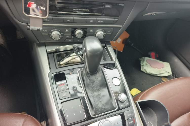 Used Audi A6L 2018 30th Anniversary Edition 35 TFSI Fashion Model Gear Lever