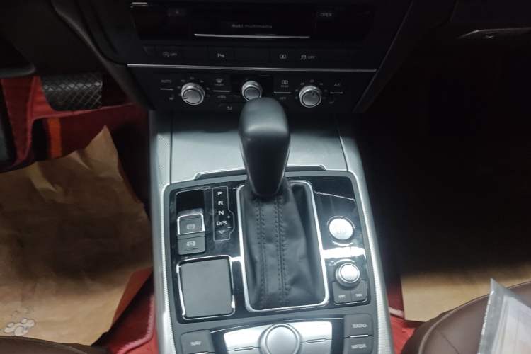 Used Audi A6L 2018 30th Anniversary Edition 35 TFSI Fashion Model Gear Lever