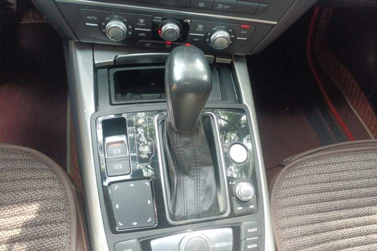 Used Audi A6L 2018 30th Anniversary Edition TFSI Trendy Model Gear Lever