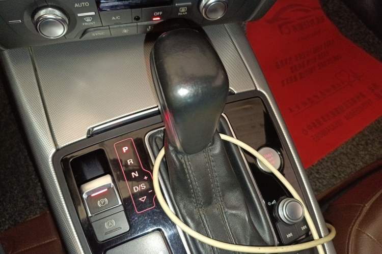 Used Audi A6L 2018 30th Anniversary Edition 45 TFSI quattro Sport model Gear Lever