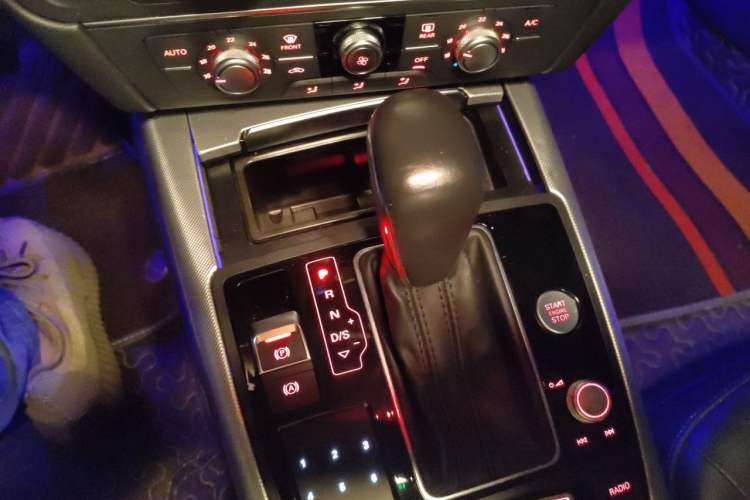 Used Audi A6L 2018 30th Anniversary Edition 35 TFSI Fashion Model Gear Lever