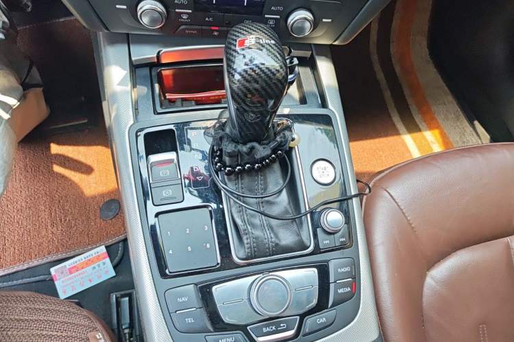 Used Audi A6L 2018 30th Anniversary Edition 45 TFSI quattro Sport model Gear Lever