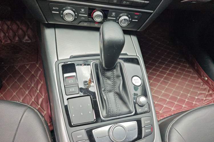 Used Audi A6L 2018 30th Anniversary Edition 35 TFSI Fashion Model Gear Lever