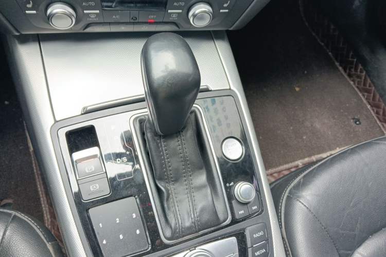 Used Audi A6L 2018 30th Anniversary Edition 45 TFSI quattro Sport model Gear Lever
