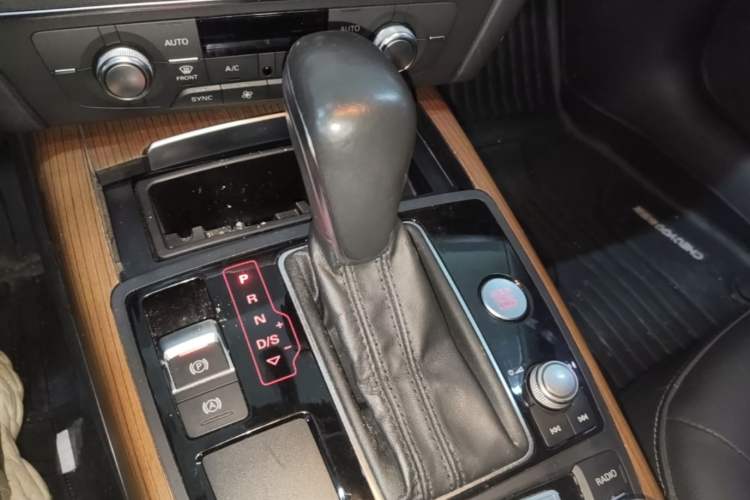 Used Audi A6L 2018 30th Anniversary Edition 30 FSI Style Model Gear Lever