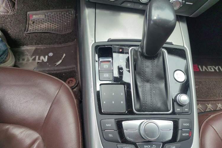 Used Audi A6L 2018 30th Anniversary Edition 35 TFSI Fashion Model Gear Lever