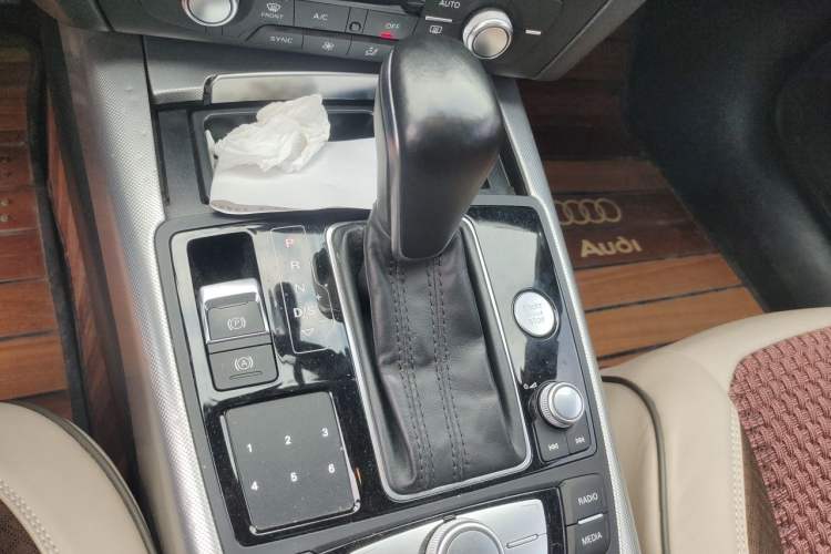 Used Audi A6L 2018 30th Anniversary Edition 45 TFSI quattro Sport model Gear Lever