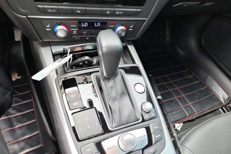 Used Audi A6L 2018 30th Anniversary Edition 45 TFSI quattro Sport model Gear Lever