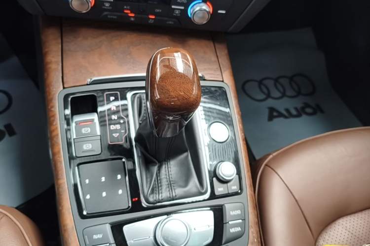 Used Audi A6L 2018 30th Anniversary Edition 35 TFSI Sport Edition Gear Lever