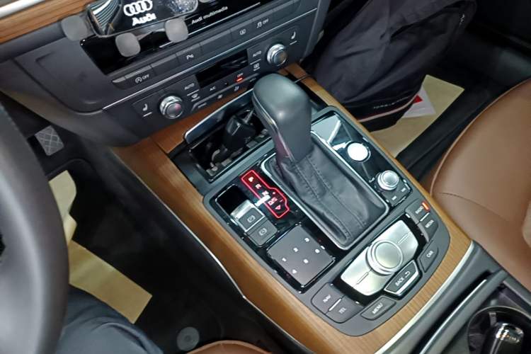 Used Audi A6L 2018 30th Anniversary Edition 30 FSI Style Model Gear Lever