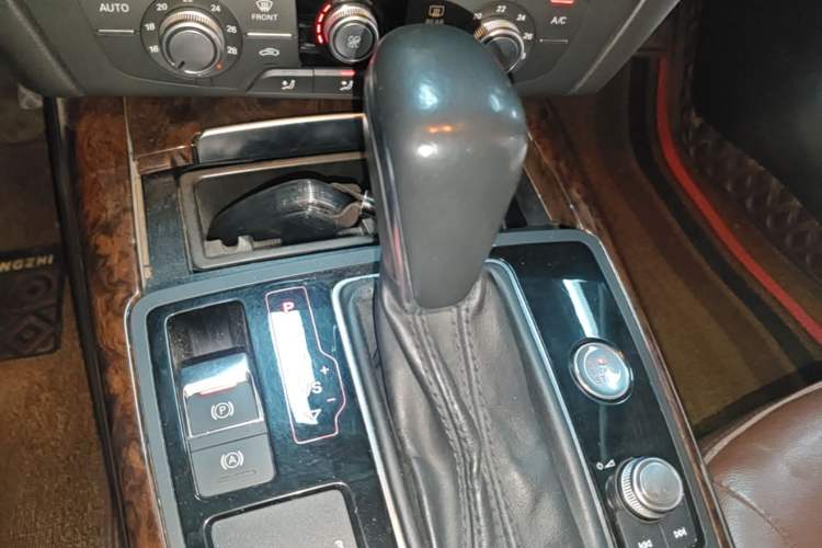 Used Audi A6L 2018 30th Anniversary Edition 35 TFSI Fashion Model Gear Lever