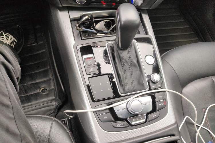 Used Audi A6L 2018 30th Anniversary Edition 35 TFSI Fashion Model Gear Lever