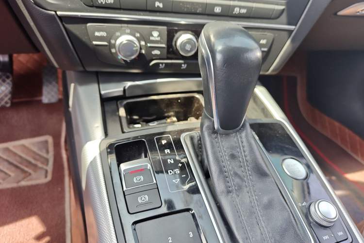 Used Audi A6L 2018 30th Anniversary Edition TFSI Trendy Model Gear Lever