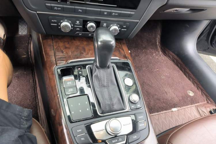 Used Audi A6L 2018 30th Anniversary Edition TFSI Trendy Model Gear Lever