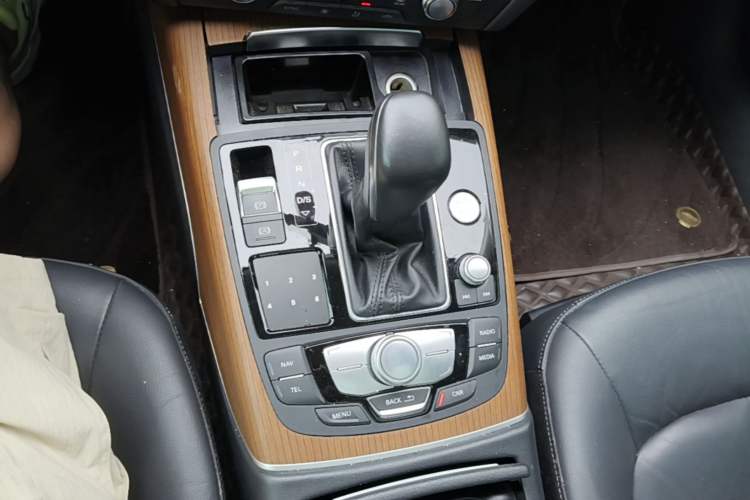 Used Audi A6L 2018 30th Anniversary Edition 30 FSI Style Model Gear Lever