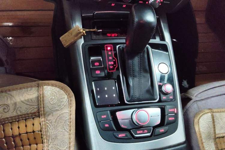 Used Audi A6L 2018 30th Anniversary Edition 35 TFSI Fashion Model Gear Lever