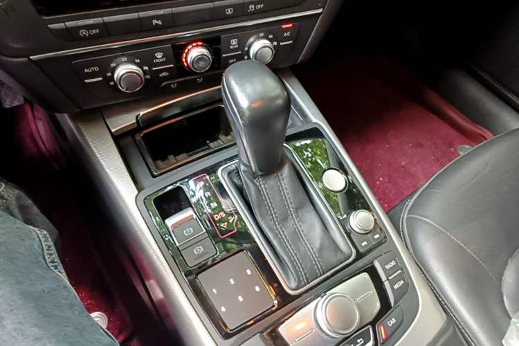Used Audi A6L 2018 30th Anniversary Edition 35 TFSI Fashion Model Gear Lever