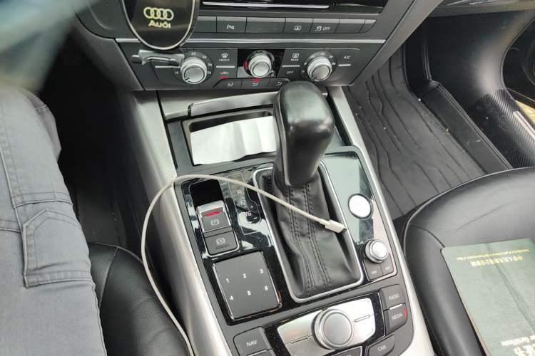Used Audi A6L 2018 30th Anniversary Edition 35 TFSI Fashion Model Gear Lever
