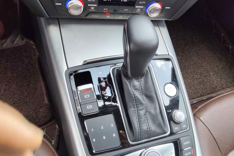 Used Audi A6L 2018 30th Anniversary Edition 35 TFSI Sport Edition Gear Lever