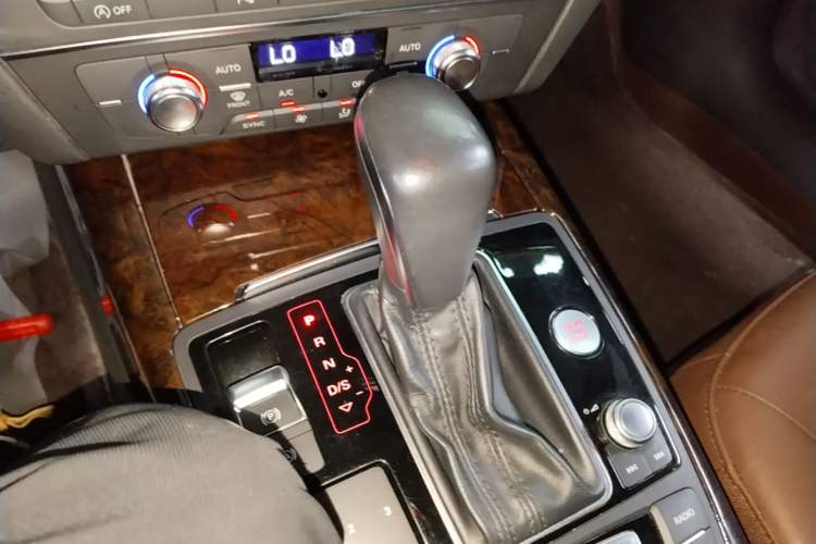 Used Audi A6L 2018 30th Anniversary Edition 35 TFSI Sport Edition Gear Lever